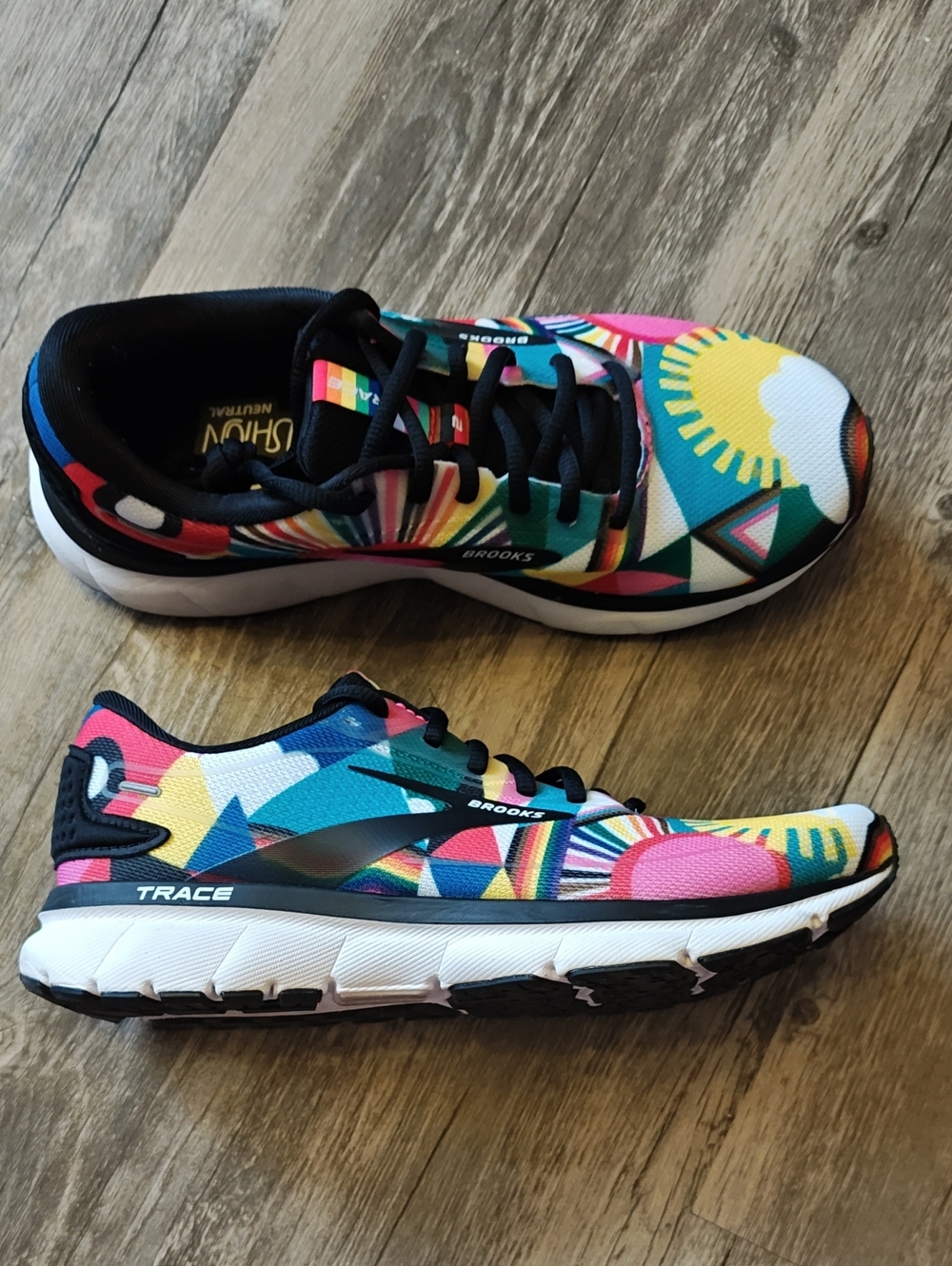 Lisa Congdon X Brooks Pride Running Tennis Shoes. Size 7
